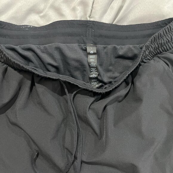 Lululemon Men's Black and Grey Shorts - Picture 2 of 4